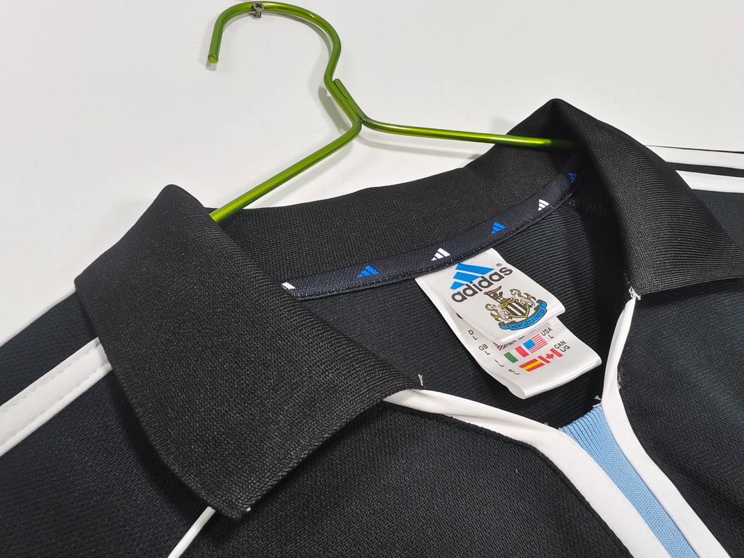 New Castle 2000/01 (Away Kit) 5