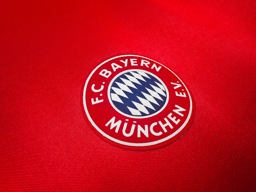 Bayern Munich 1993/95 (Home Kit) 6