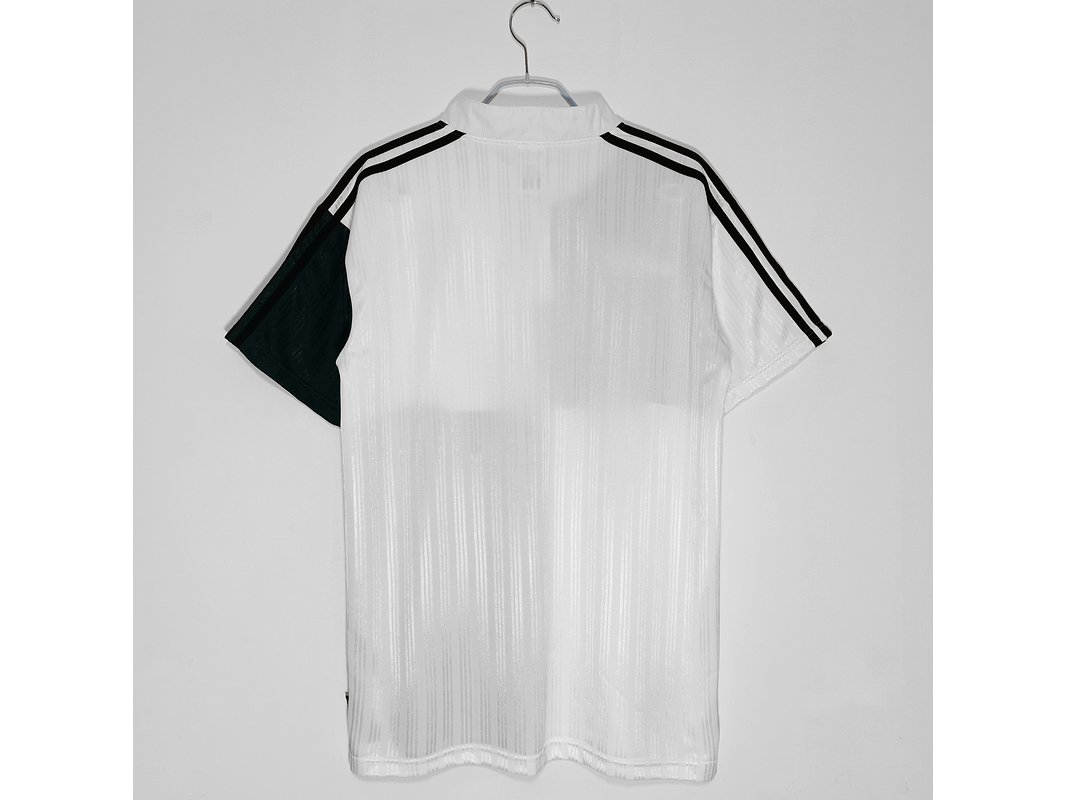 Liverpool 1995/96 (Away Kit) 12