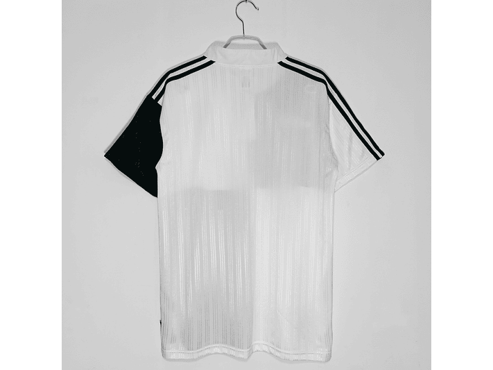 Liverpool 1995/96 (Away Kit) 12