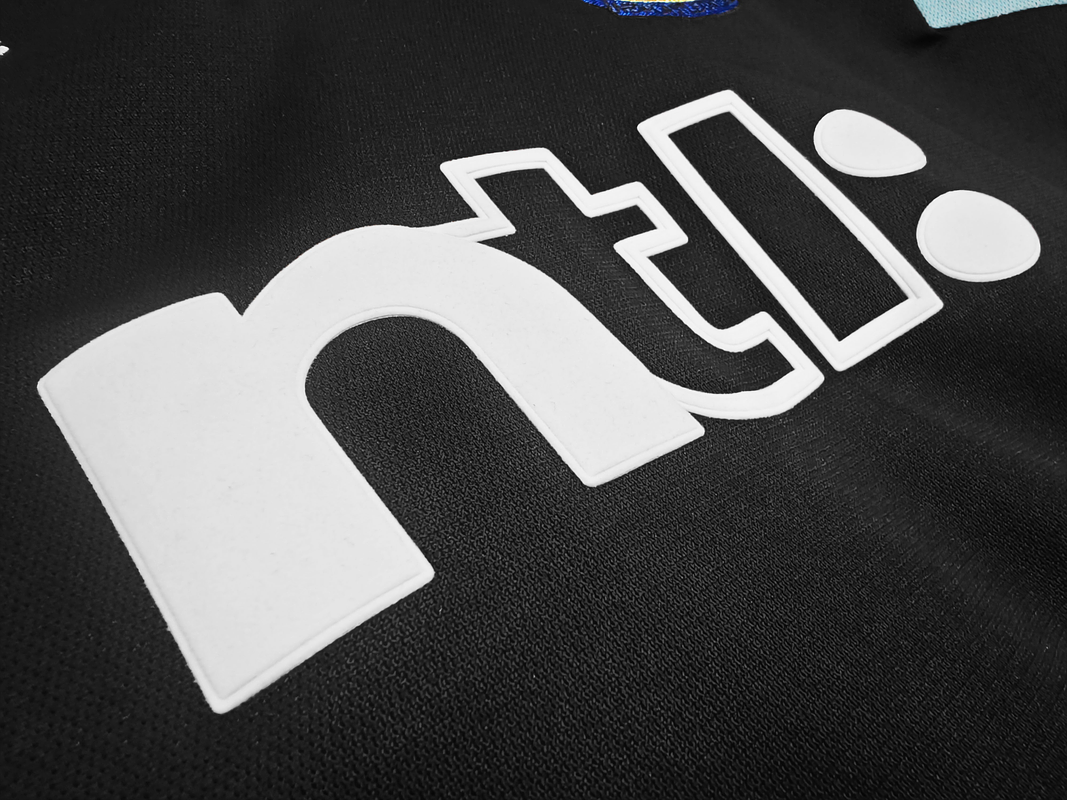 New Castle 2000/01 (Away Kit) 6