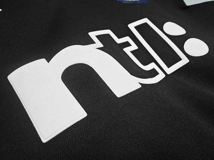 New Castle 2000/01 (Away Kit) 6