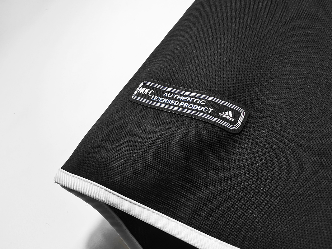 New Castle 2000/01 (Away Kit) 9