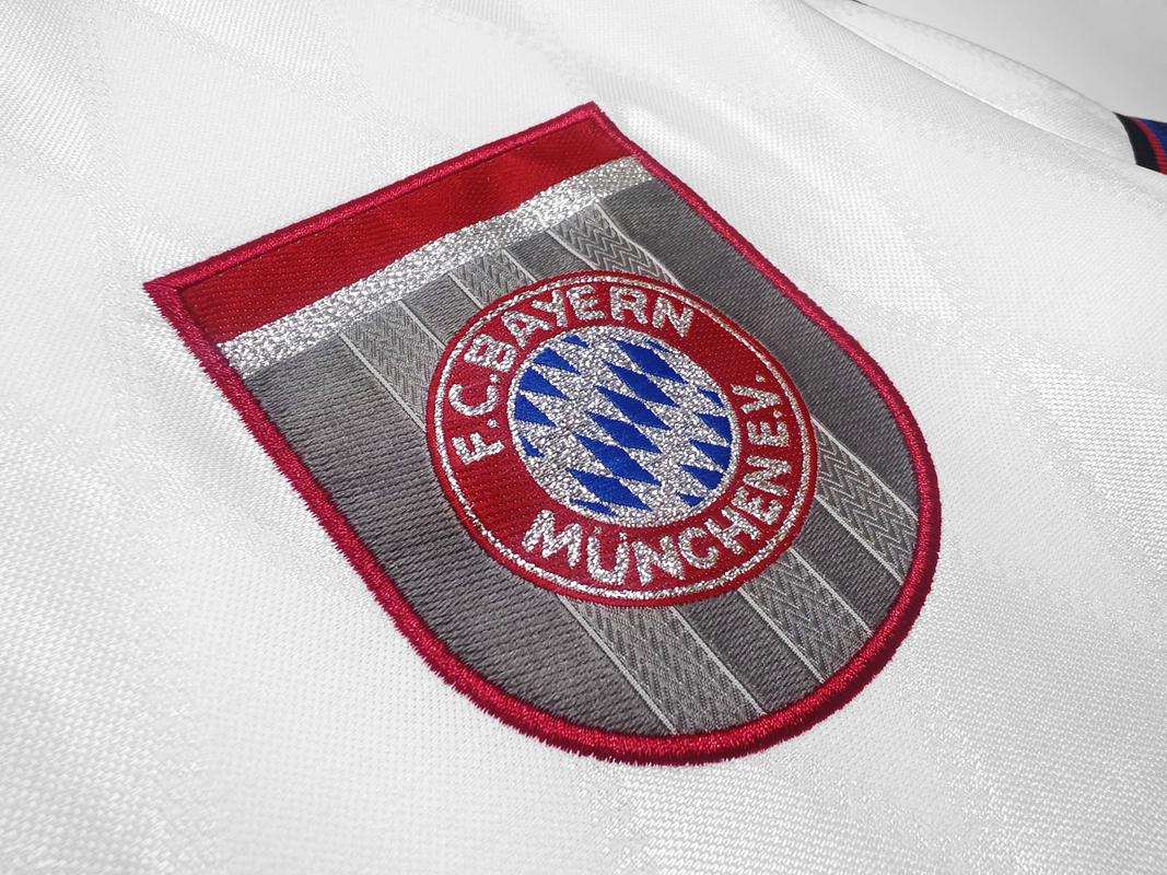 Bayern Munich 1996/98 (Away Kit) 7