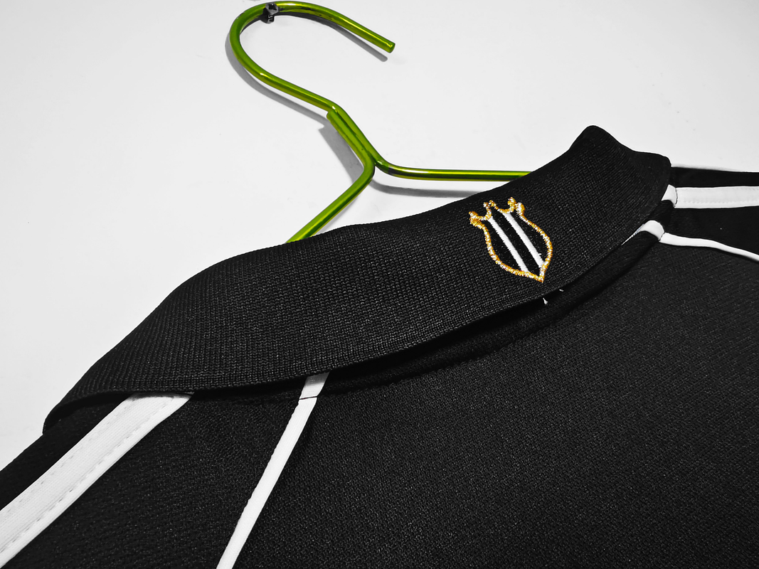 New Castle 2000/01 (Away Kit) 11