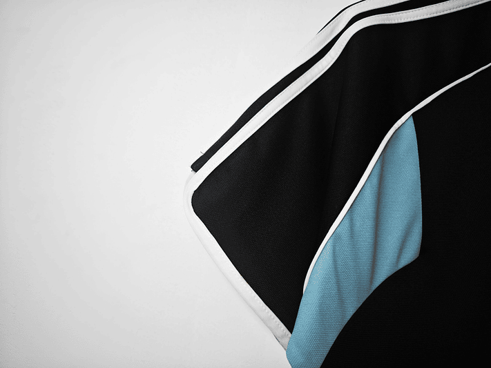 New Castle 2000/01 (Away Kit) 12