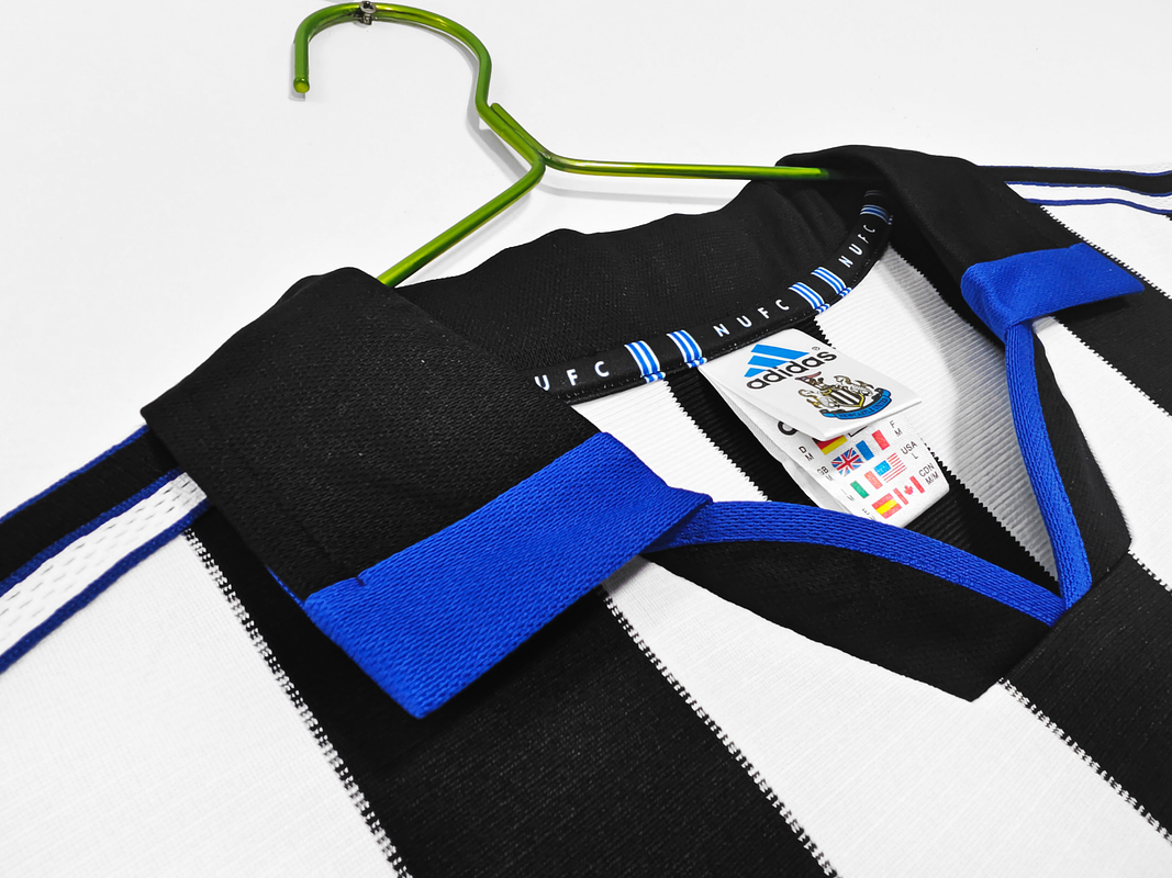 New Castle 1999/00 (Home Kit) 4