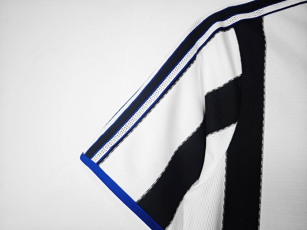 New Castle 1999/00 (Home Kit) 5