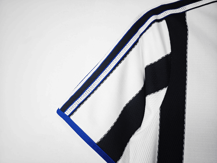 New Castle 1999/00 (Home Kit) 5