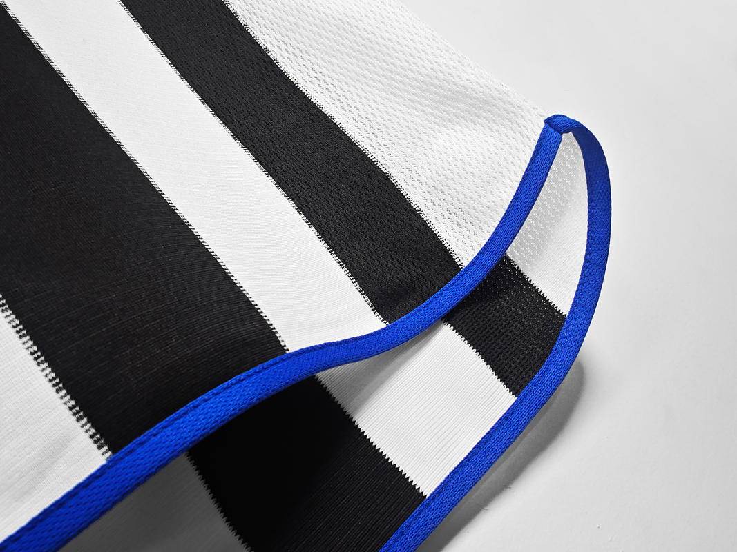 New Castle 1999/00 (Home Kit) 9