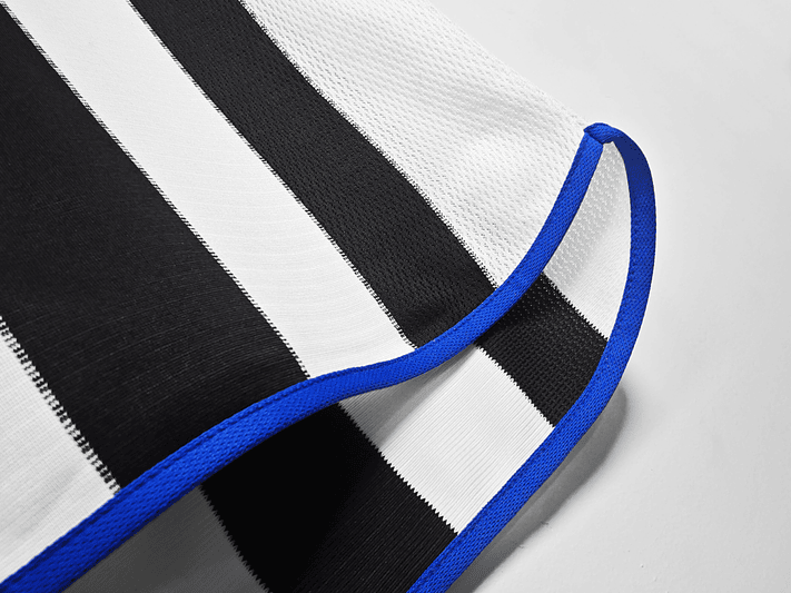 New Castle 1999/00 (Home Kit) 9