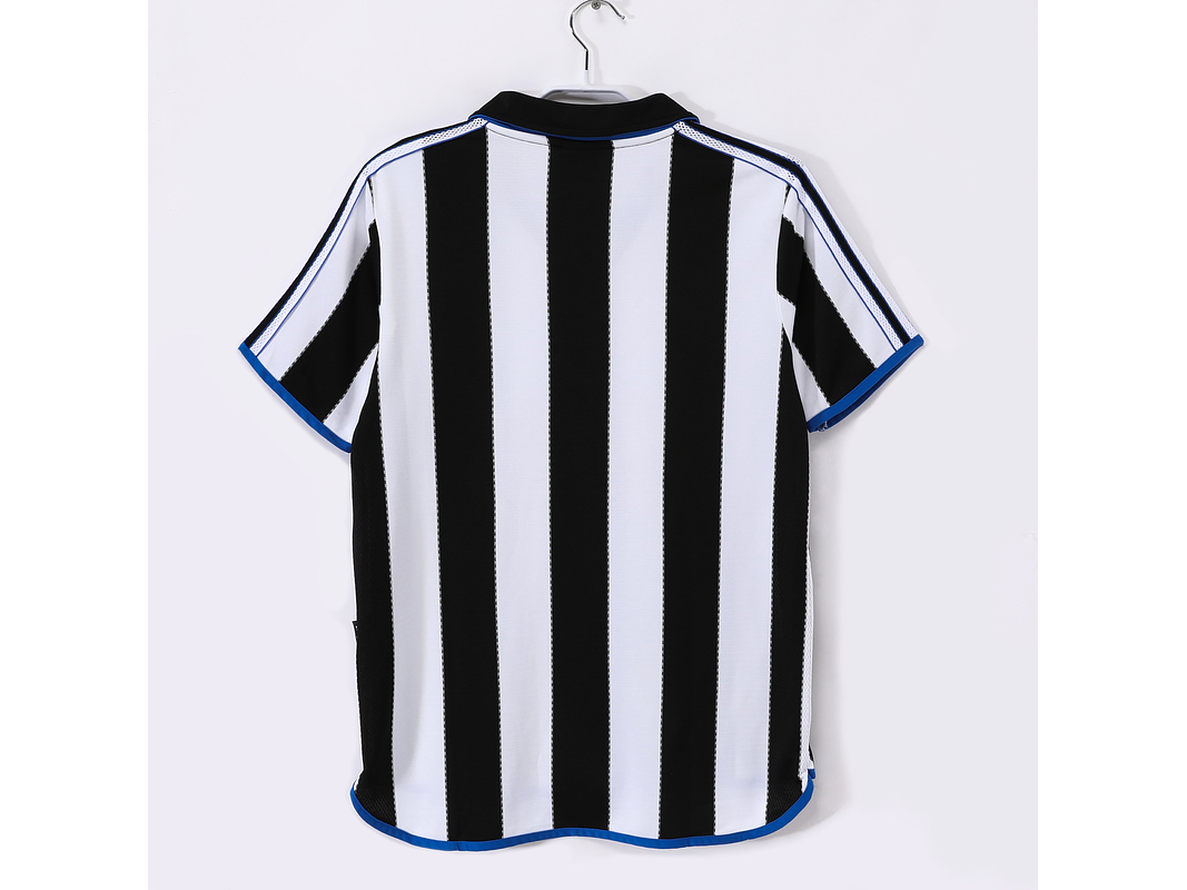 New Castle 2000/01 (Home Kit) 3