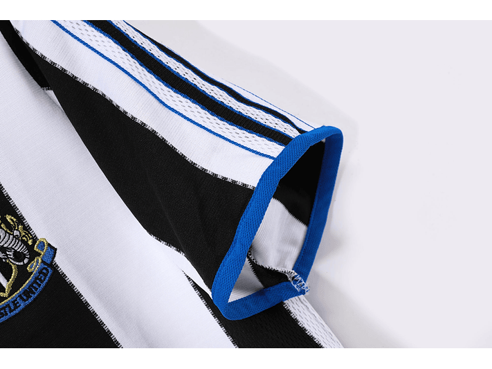 New Castle 2000/01 (Home Kit) 4