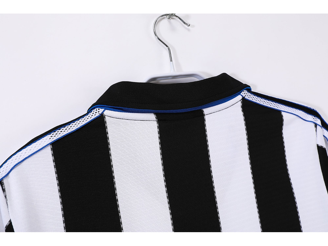 New Castle 2000/01 (Home Kit) 7