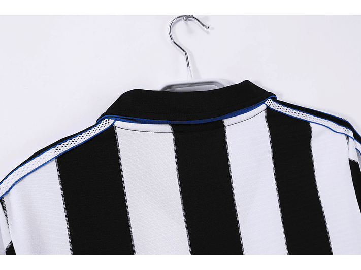 New Castle 2000/01 (Home Kit) 7