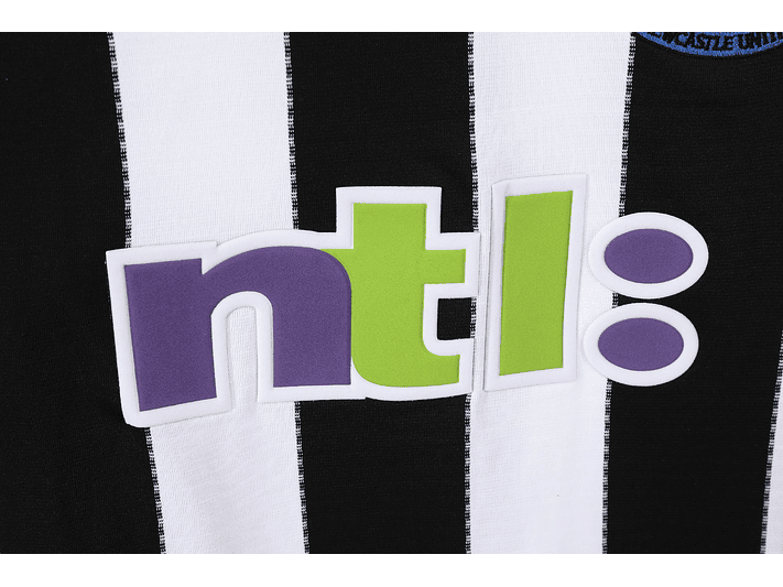 New Castle 2000/01 (Home Kit) 8