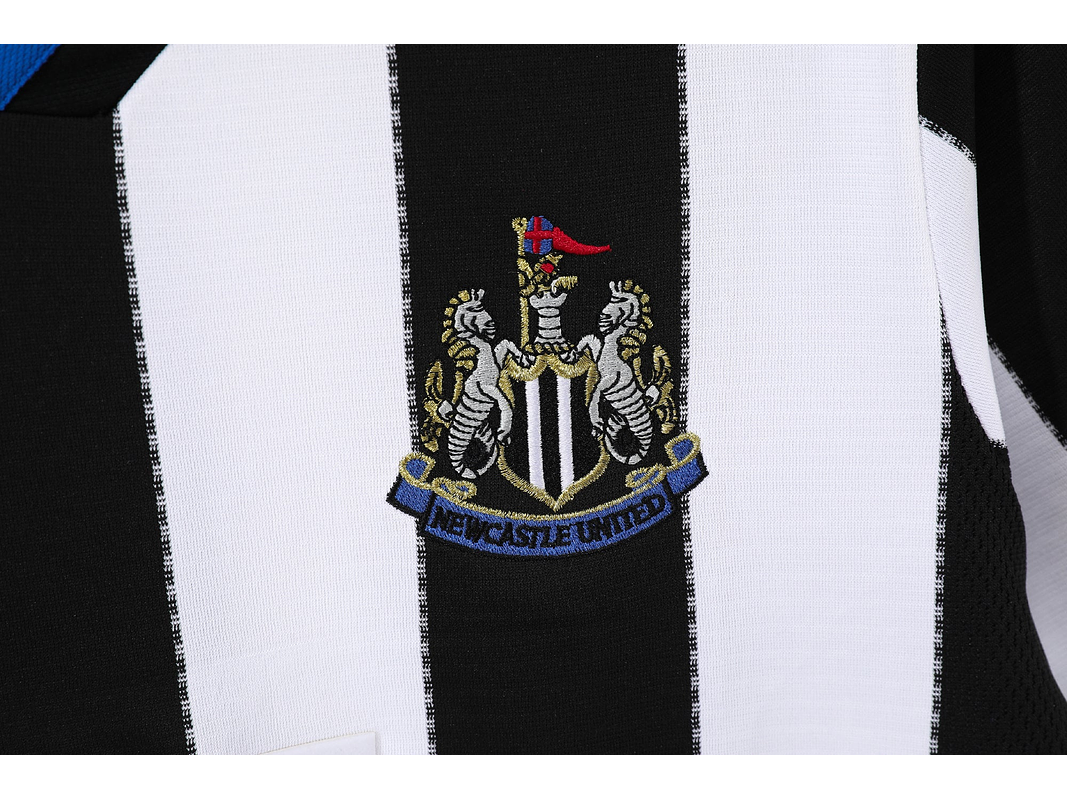 New Castle 2000/01 (Home Kit) 9