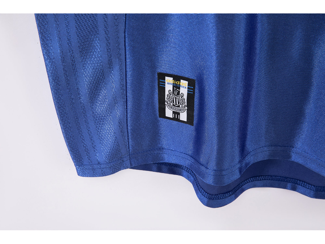 New Castle 1998/00 (Away Kit) 4