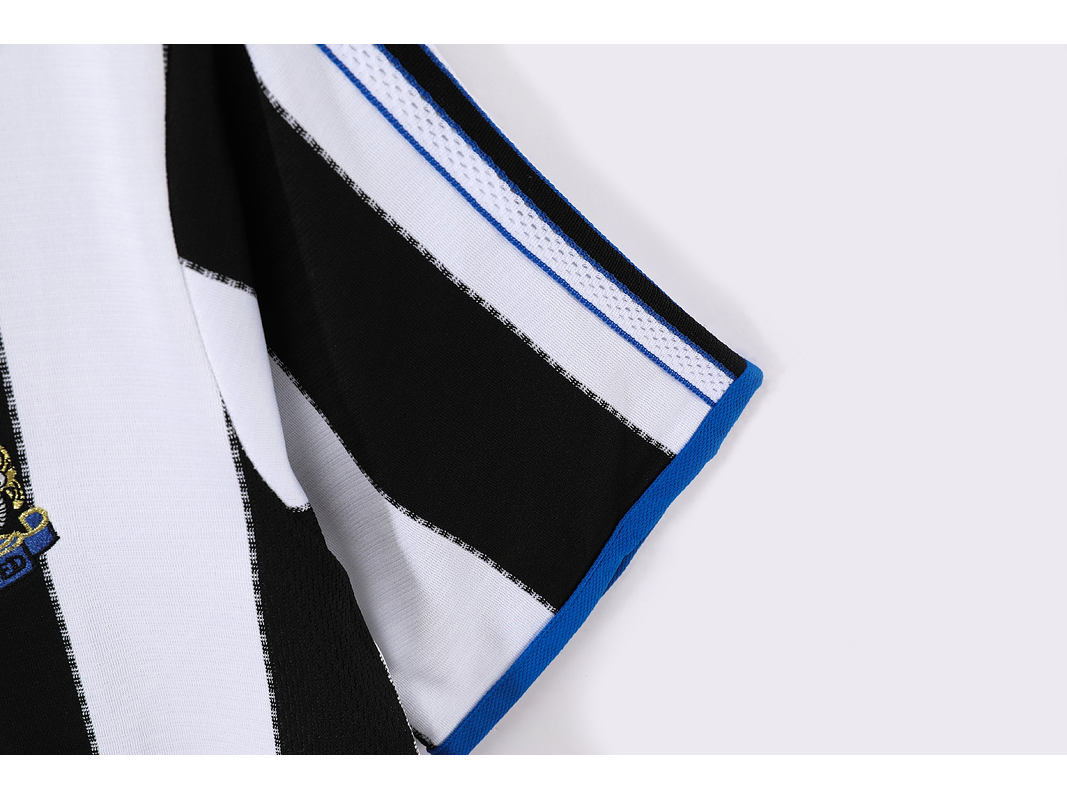 New Castle 2000/01 (Home Kit) 10