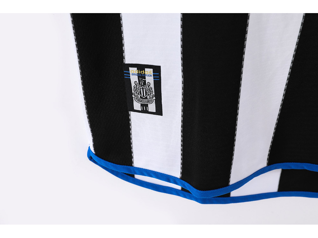 New Castle 2000/01 (Home Kit) 11