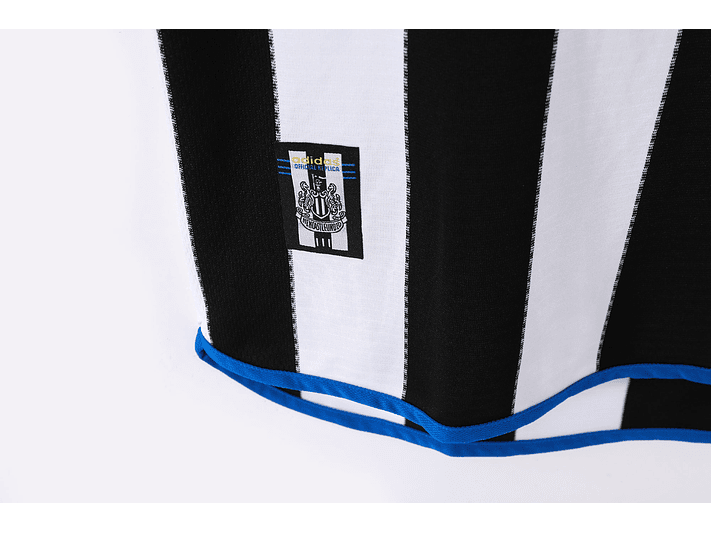 New Castle 2000/01 (Home Kit) 11