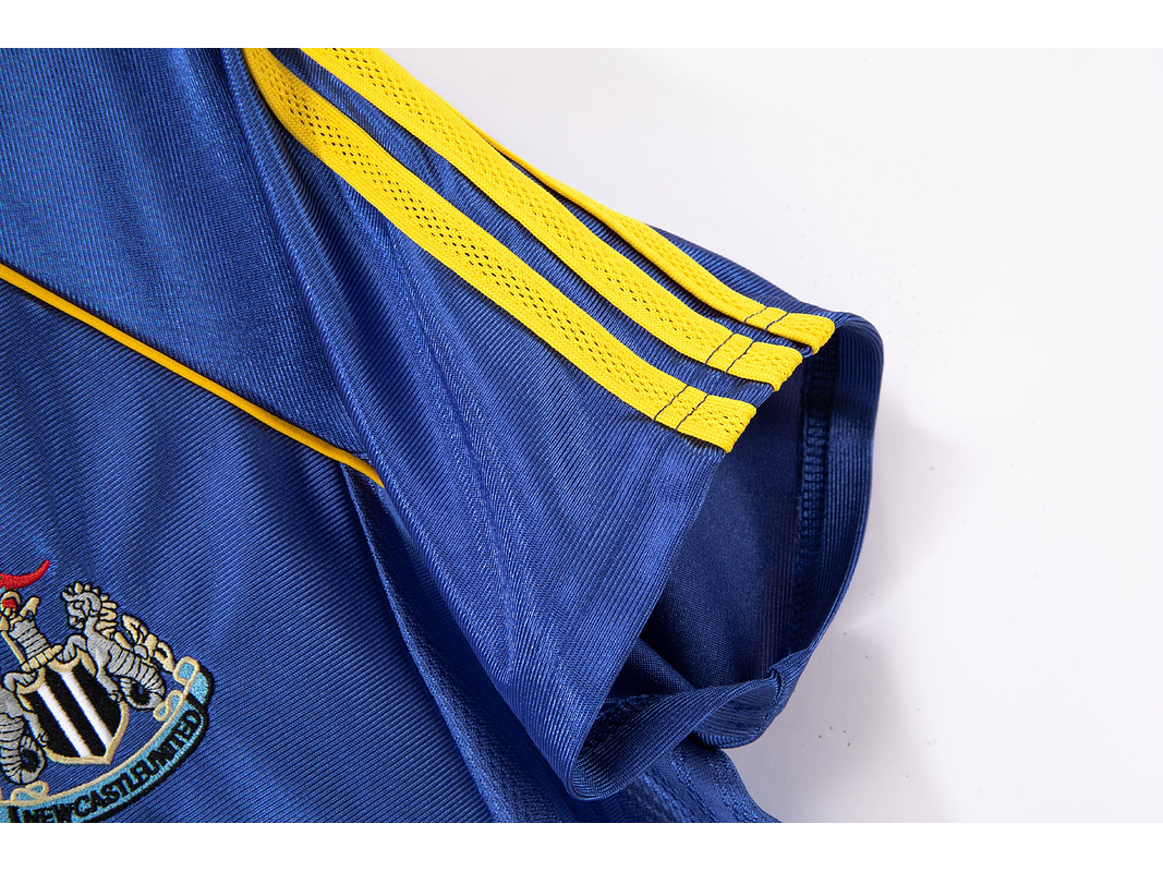 New Castle 1998/00 (Away Kit) 8