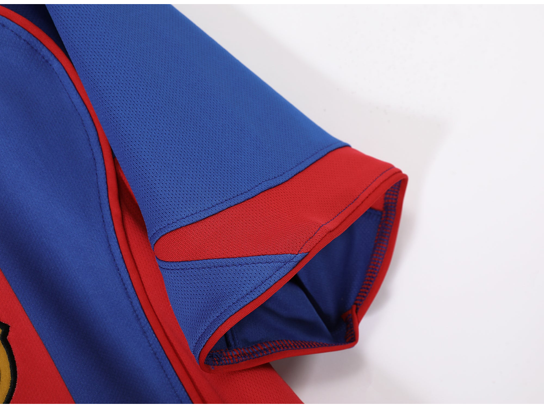 Barcelona 2004/05 (Home Kit) 4