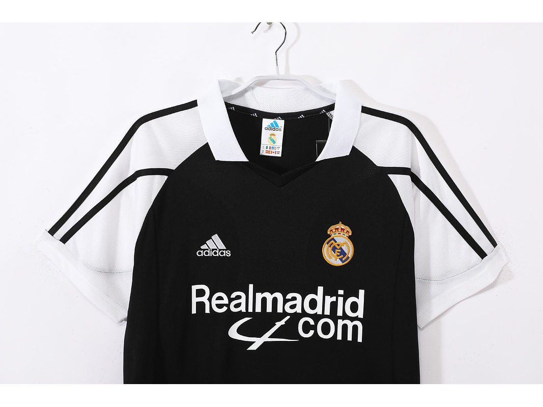 Real Madrid 2001/02 (Away Kit) 2