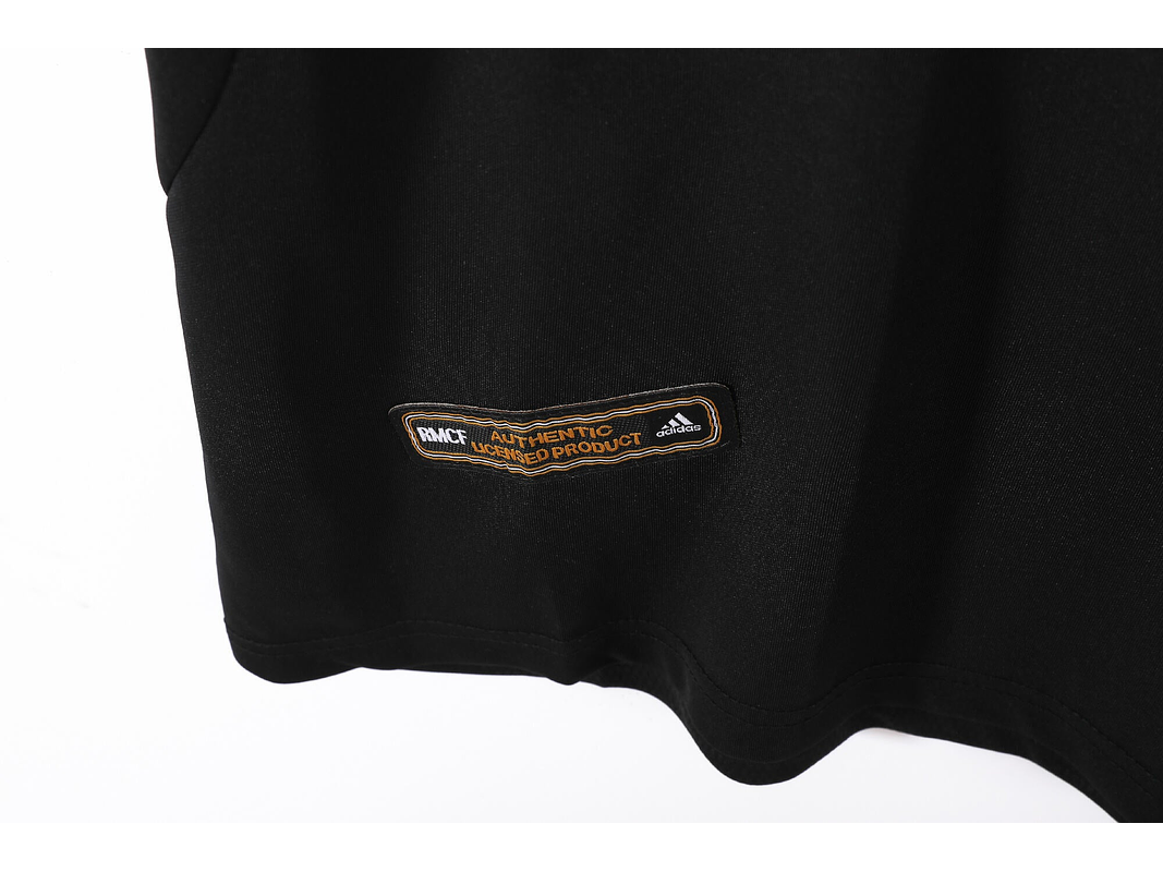 Real Madrid 2001/02 (Away Kit) 4