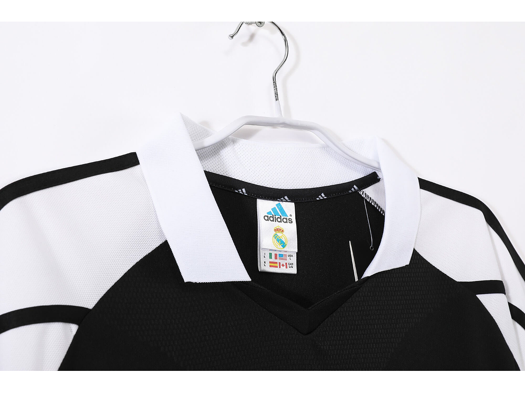 Real Madrid 2001/02 (Away Kit) 7