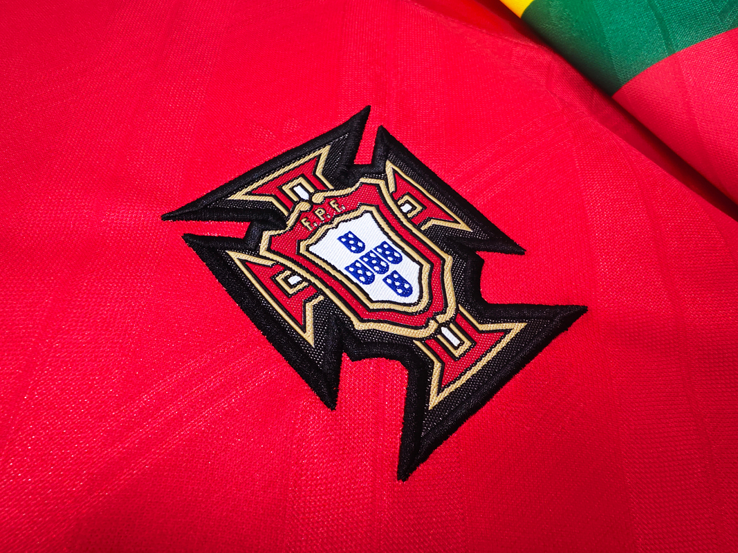 Portugal 1992/94 (Home Kit) 3