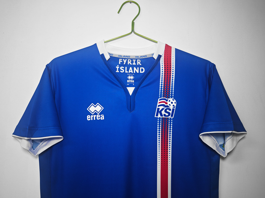 Islandia 2016/17 (Home Kit) 10