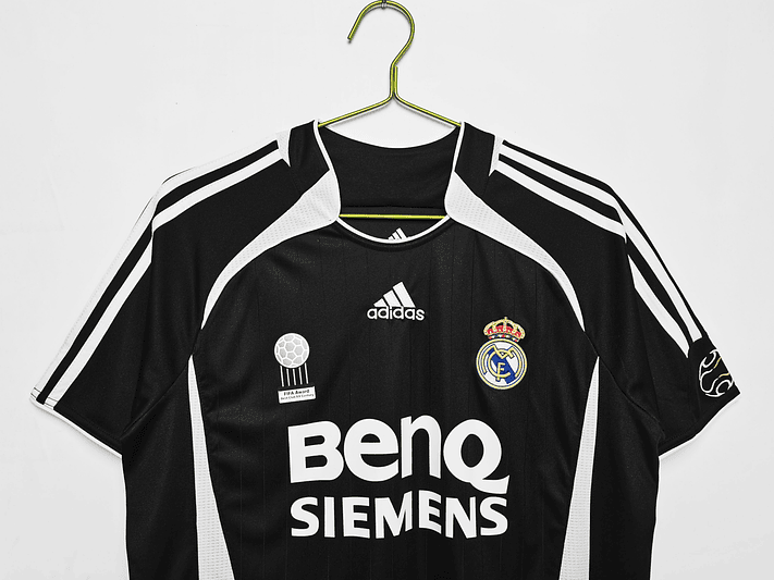 Real Madrid 2006/07 (Away Kit) 2