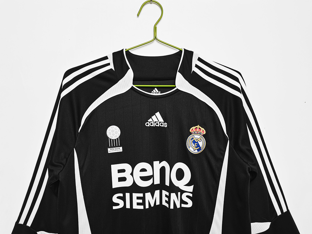 Real Madrid 2006/07 (Away Kit – Long Sleeve) 2