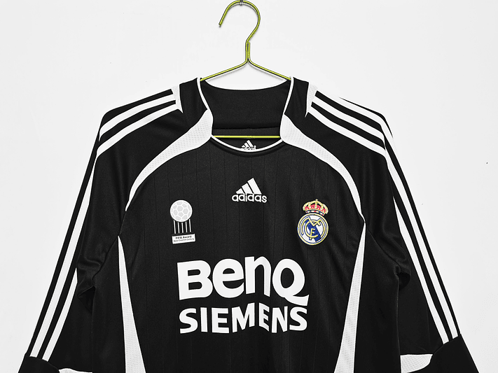 Real Madrid 2006/07 (Away Kit – Long Sleeve) 2