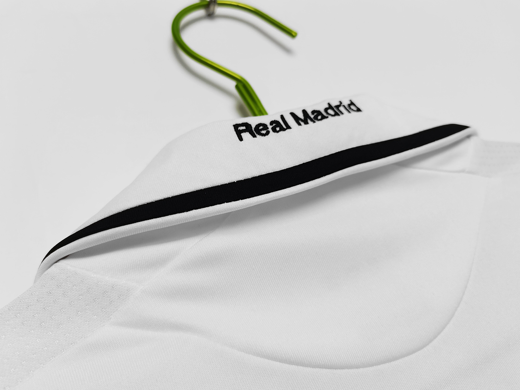 Real Madrid 2008/09 (Home Kit) 3