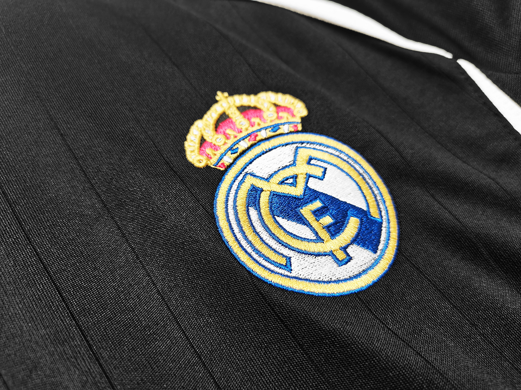 Real Madrid 2006/07 (Away Kit – Long Sleeve) 4