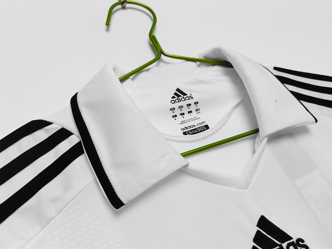 Real Madrid 2008/09 (Home Kit) 4