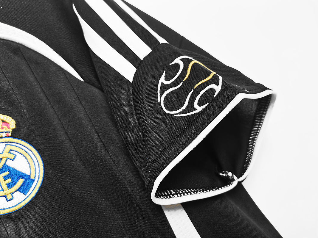 Real Madrid 2006/07 (Away Kit) 10