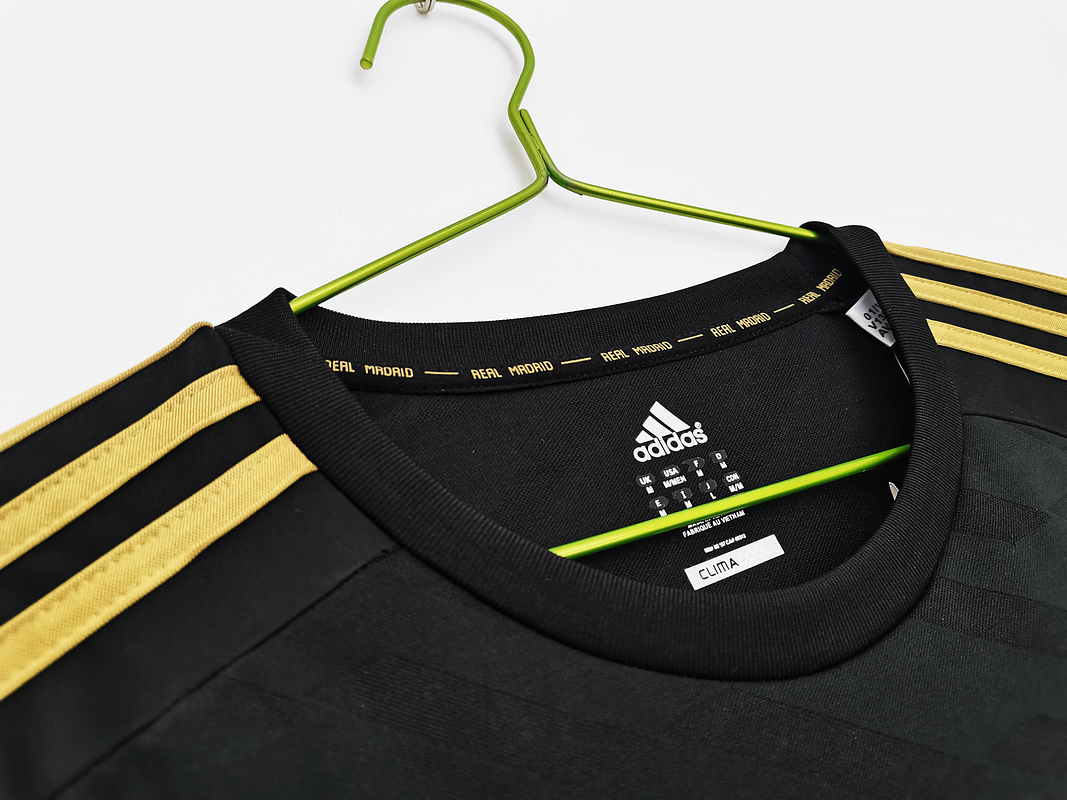 Real Madrid 2011/12 (Away Kit) 3