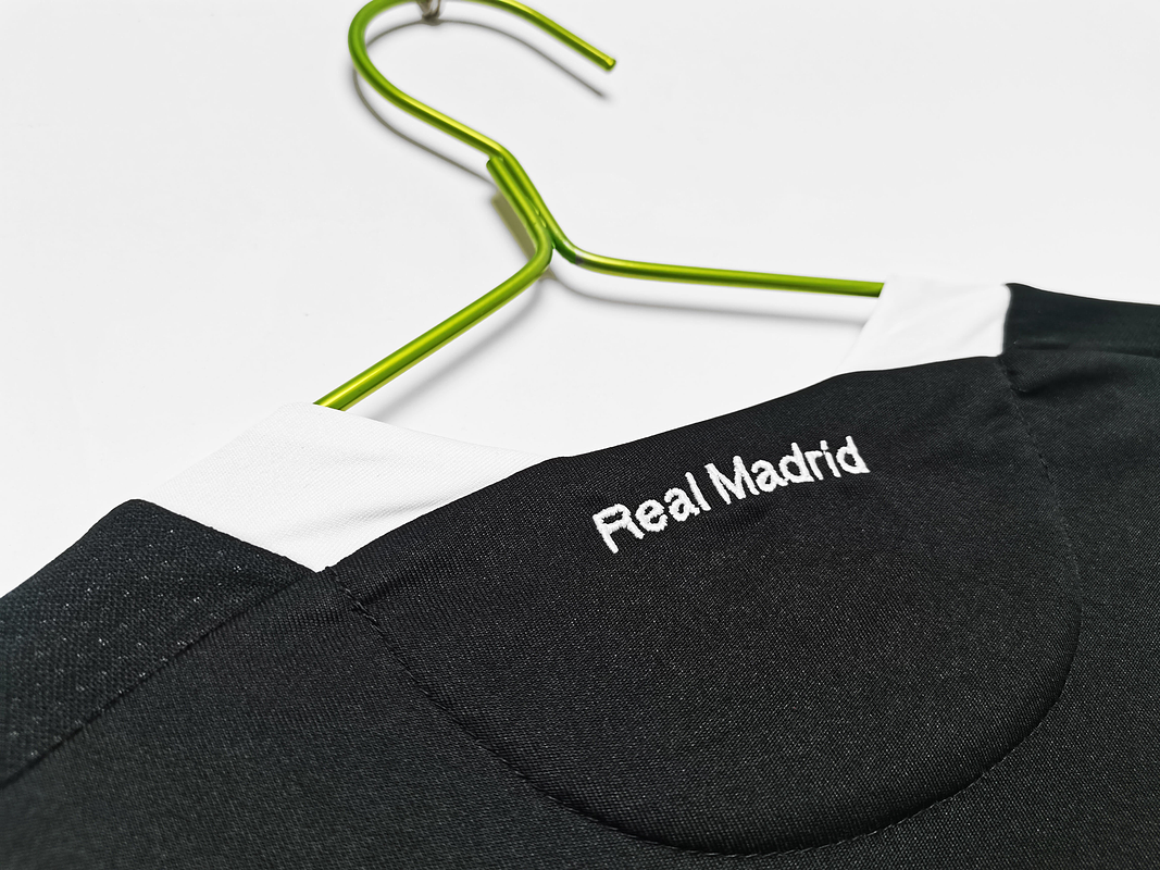 Real Madrid 2008/09 (Away Kit) 5