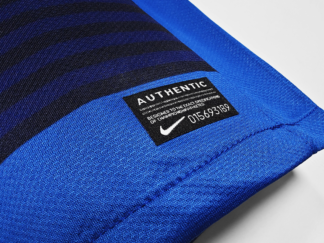 Manchester United 2011/12 (Away Kit) 6