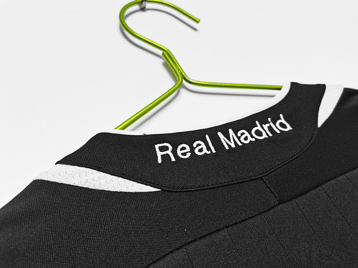 Real Madrid 2006/07 (Away Kit – Long Sleeve) 10