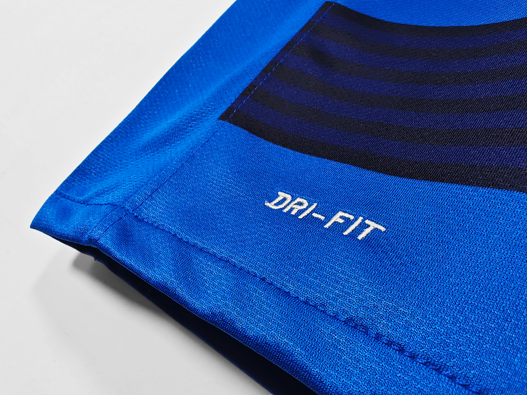 Manchester United 2011/12 (Away Kit) 8