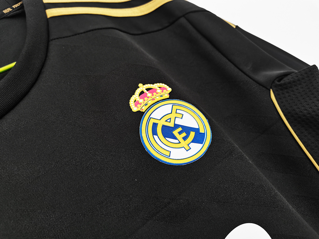 Real Madrid 2011/12 (Away Kit – Long Sleeve) 3
