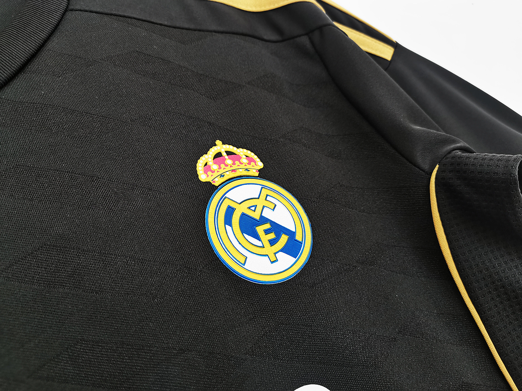 Real Madrid 2011/12 (Away Kit) 6