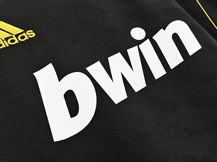 Real Madrid 2011/12 (Away Kit – Long Sleeve) 4