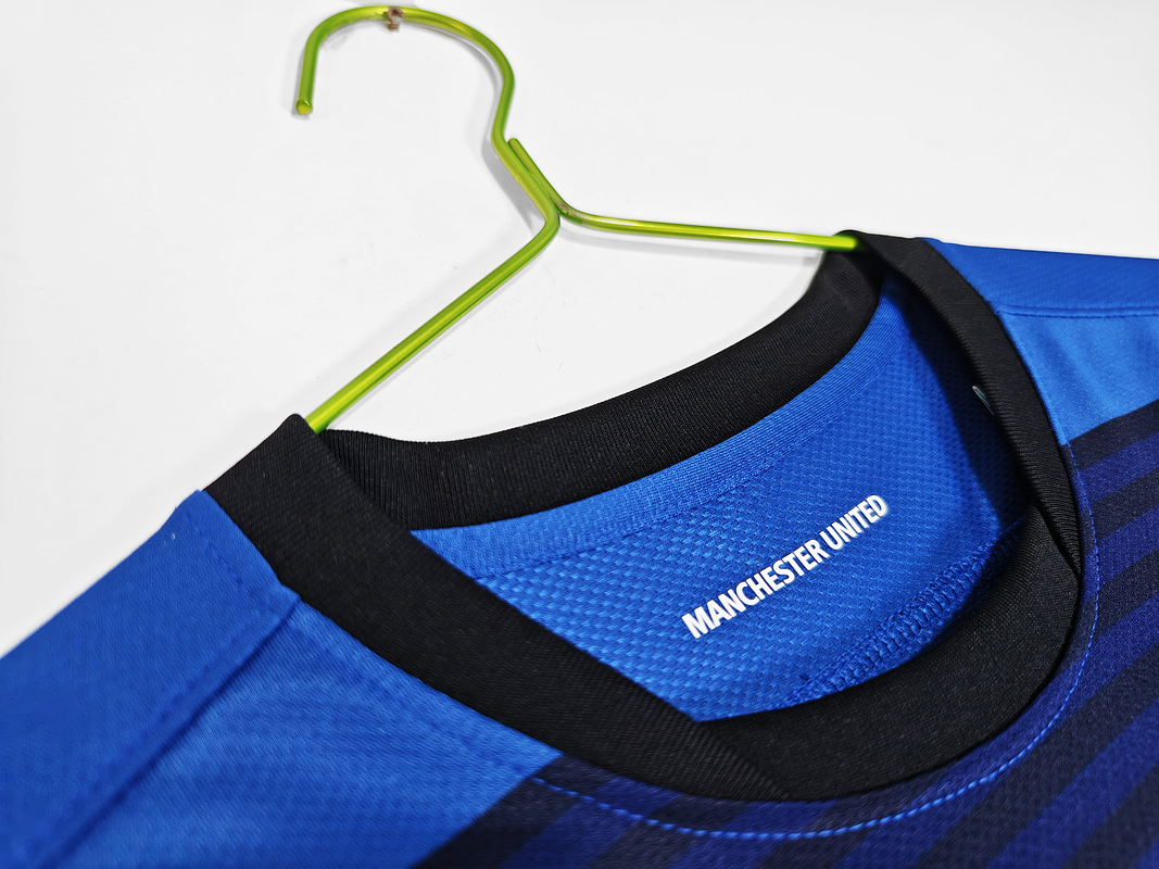 Manchester United 2011/12 (Away Kit) 11