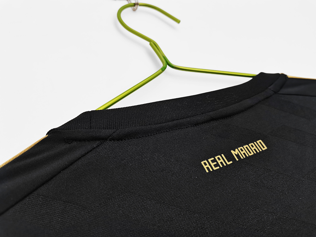 Real Madrid 2011/12 (Away Kit – Long Sleeve) 6