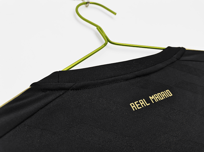 Real Madrid 2011/12 (Away Kit – Long Sleeve) 6